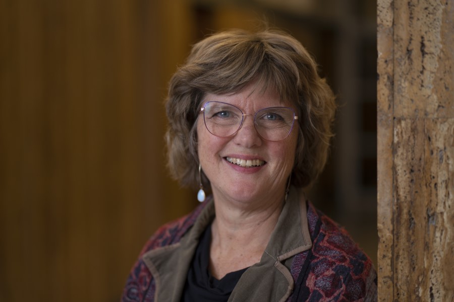 PubliContact | Over Carolien Huffels